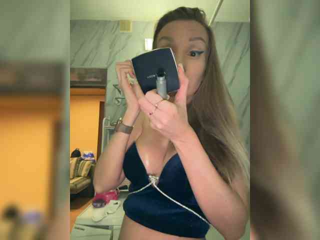 GoldPussy69 webcam