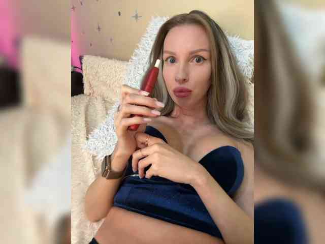 GoldPussy69 webcam