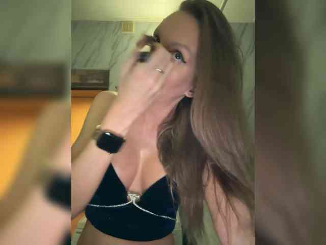 GoldPussy69 webcam