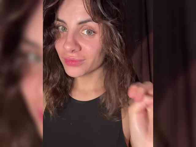 -EmilyJones- webcam