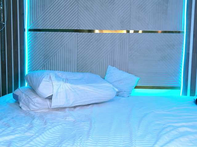 Vai a chattare su AlexisCrystal AlexisCrystal