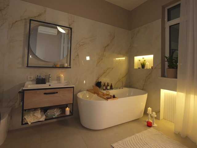 go to chat with HeyBanana