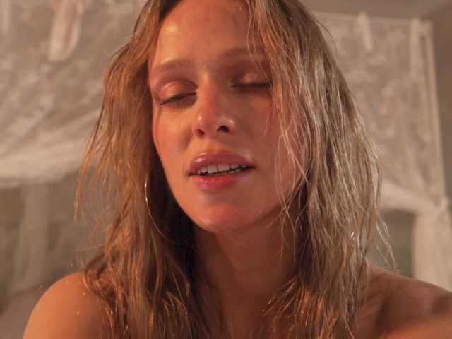 Entra en el chat con el modelo HeyBanana HeyBanana