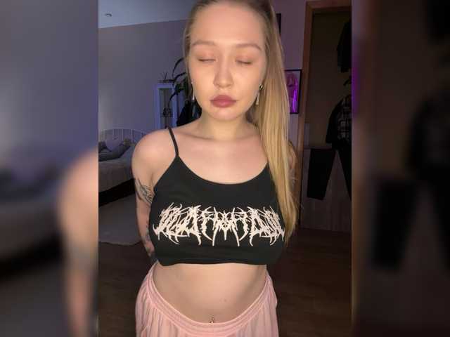 Accedi alla chat con il nickname Babyblonde Babyblonde