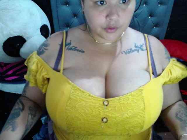 GabiBigBoobs webcam