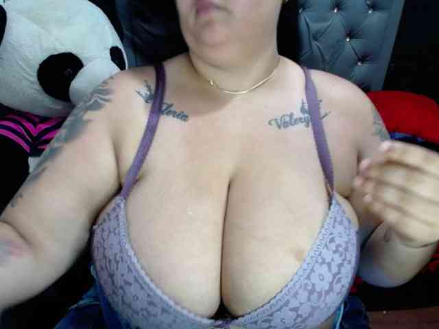 GabiBigBoobs webcam