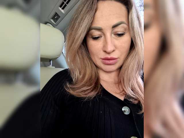 Entra en el chat con el modelo goddesssssss goddesssssss