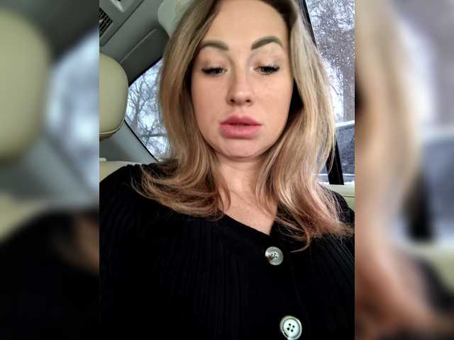 Entra en el chat con el modelo goddesssssss goddesssssss