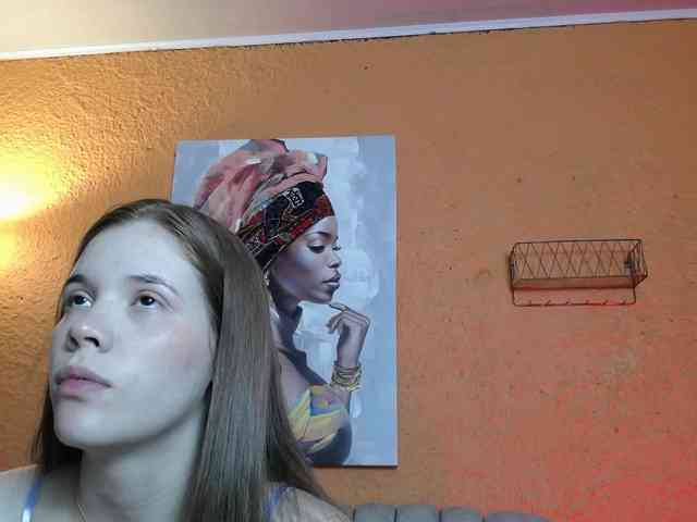 PrettyAriel webcam