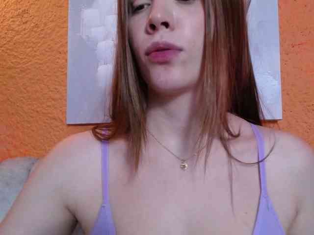 PrettyAriel webcam