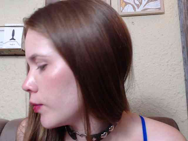 PrettyAriel webcam