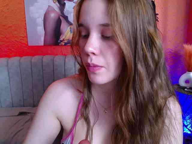 PrettyAriel webcam