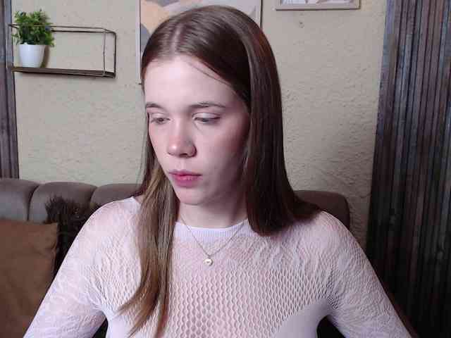 PrettyAriel webcam