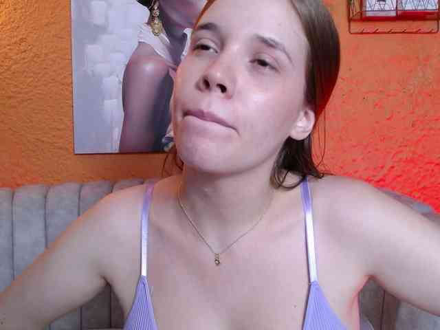 PrettyAriel webcam