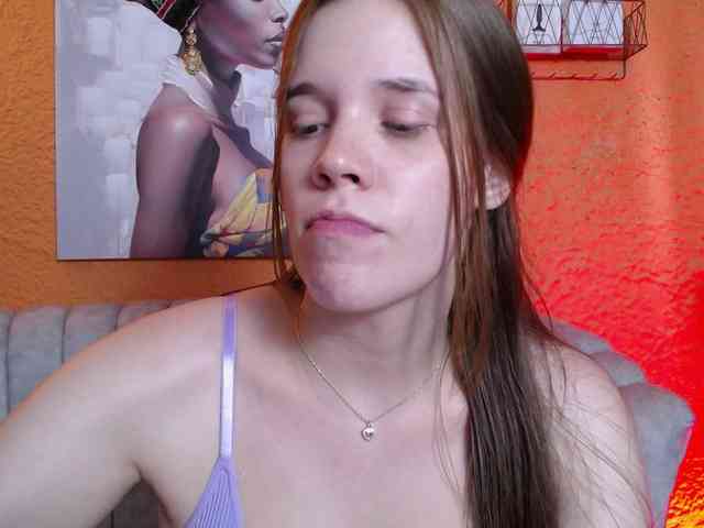 PrettyAriel webcam