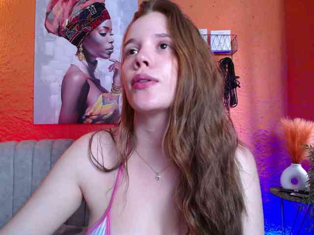PrettyAriel webcam