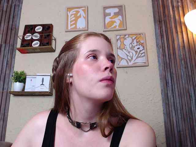 PrettyAriel webcam
