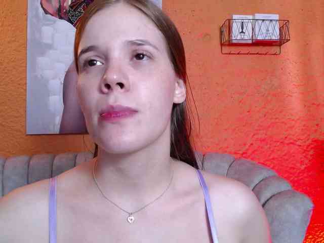 PrettyAriel webcam