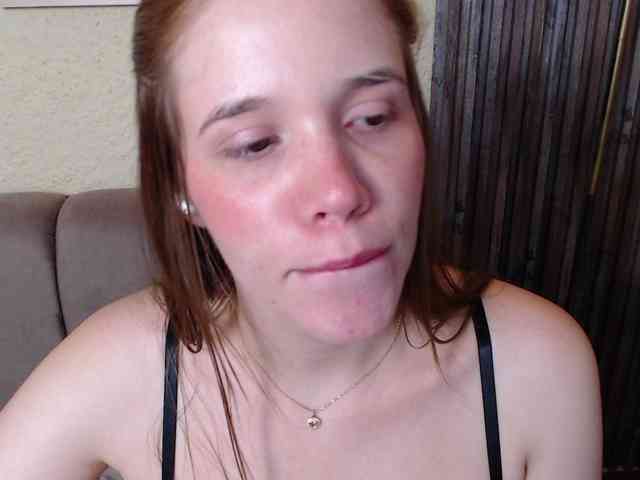 PrettyAriel webcam