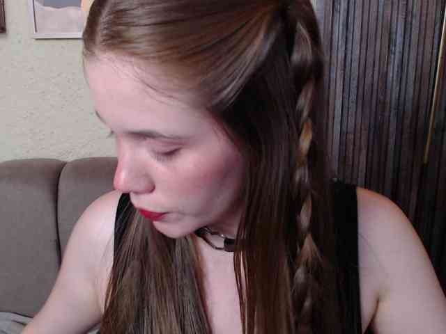 PrettyAriel webcam