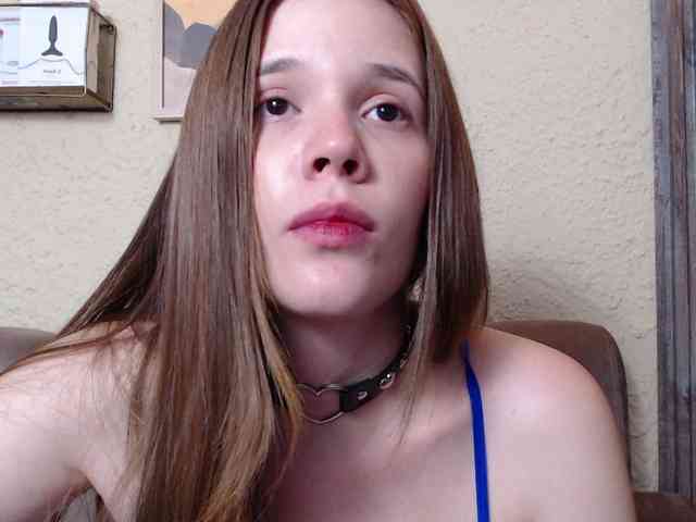 PrettyAriel webcam