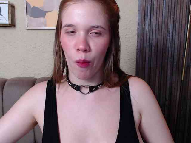 PrettyAriel webcam