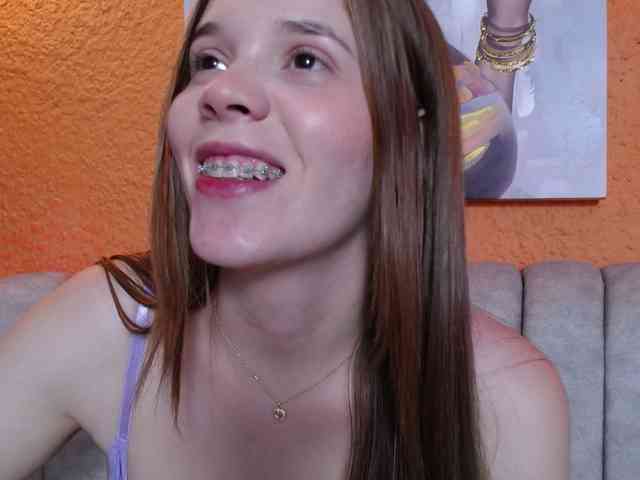 PrettyAriel webcam