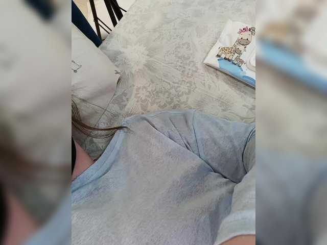 Entra en el chat con el modelo Angelia22 Angelia22