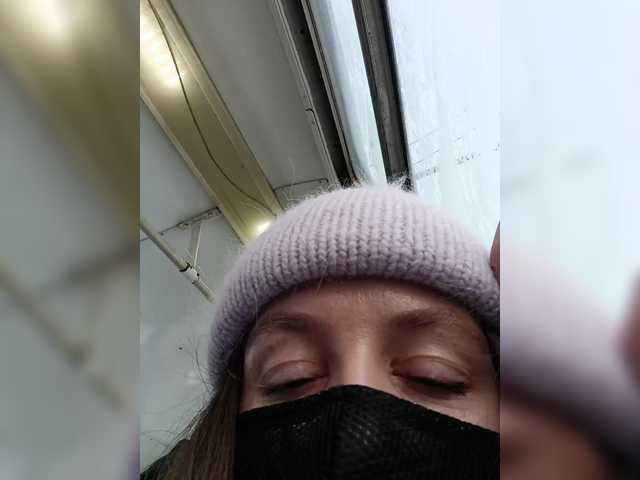 Entra en el chat con el modelo Angelia22 Angelia22