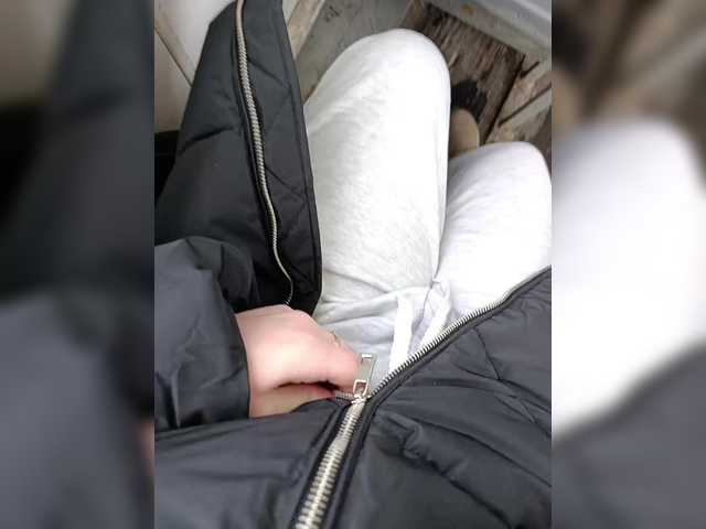 Entra en el chat con el modelo Angelia22 Angelia22