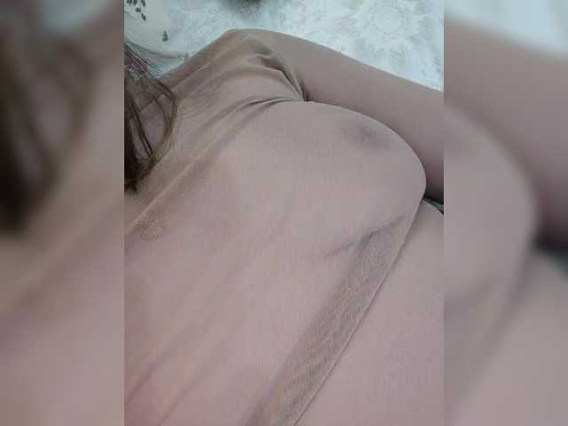 Entra en el chat con el modelo Angelia22 Angelia22