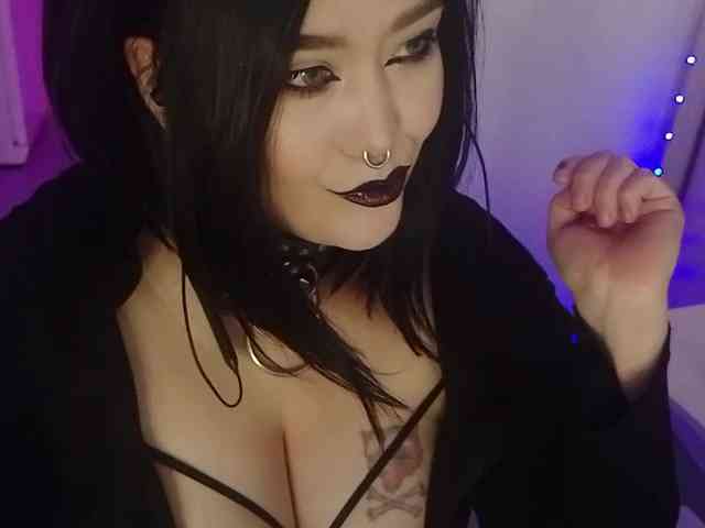 Laura-Wicked webcam