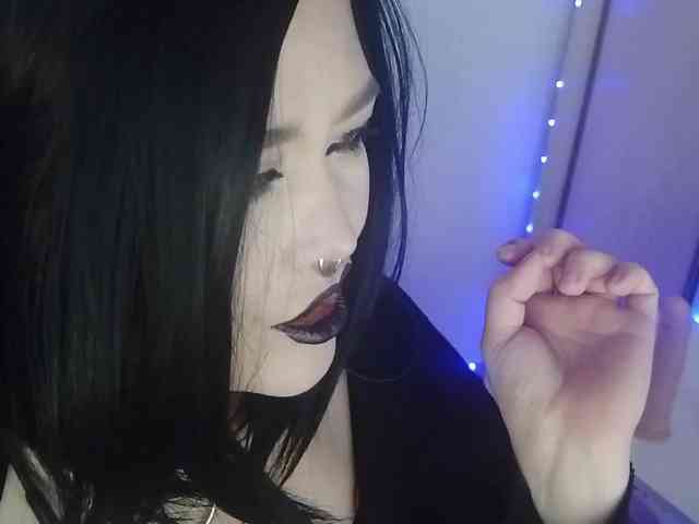 Laura-Wicked webcam