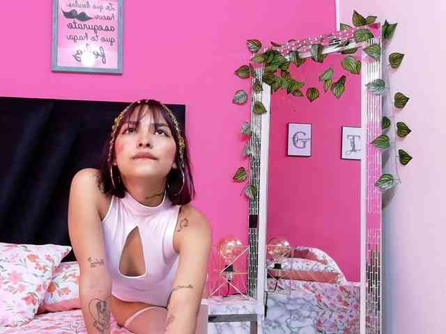 slutlittlegir webcam