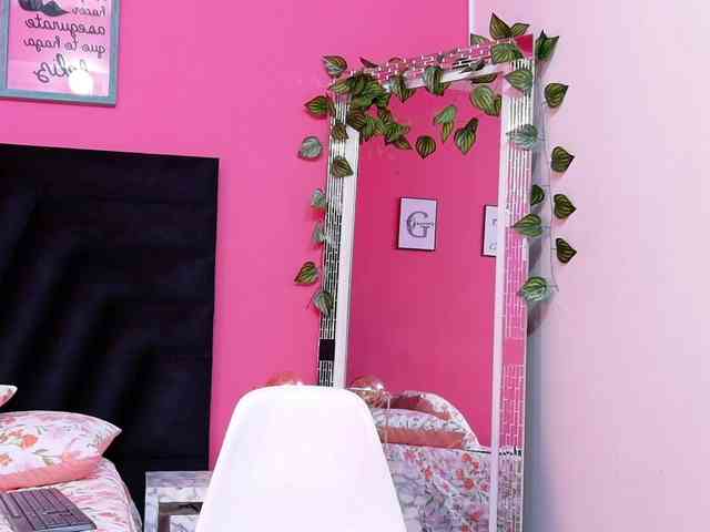 slutlittlegir webcam