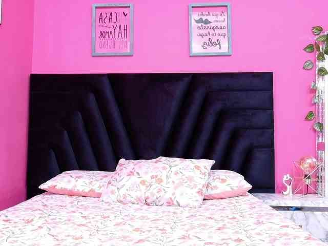 slutlittlegir webcam