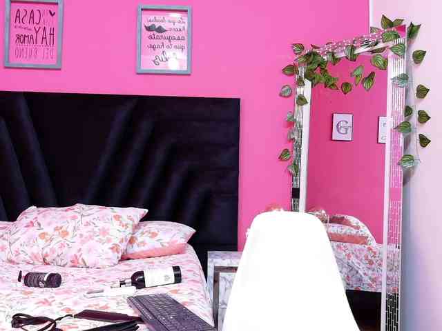 slutlittlegir webcam