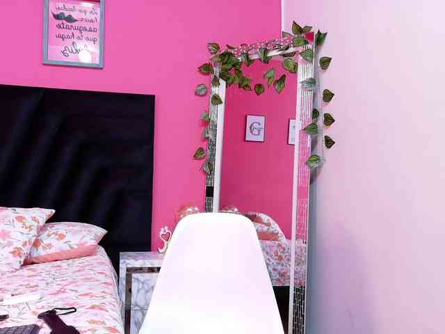 slutlittlegir webcam