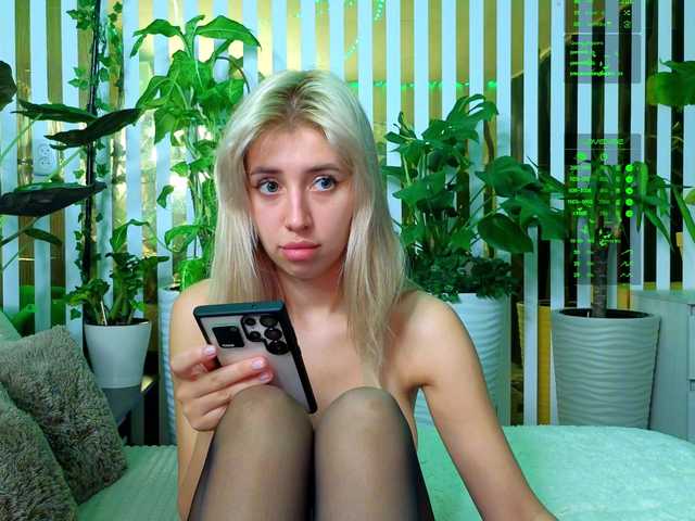 Entrez le videochat erotique avec le
modèle -Violettttta- -Violettttta-