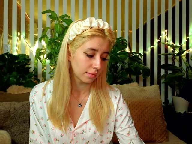 Entra en el chat con el modelo FlowwwerGirl FlowwwerGirl