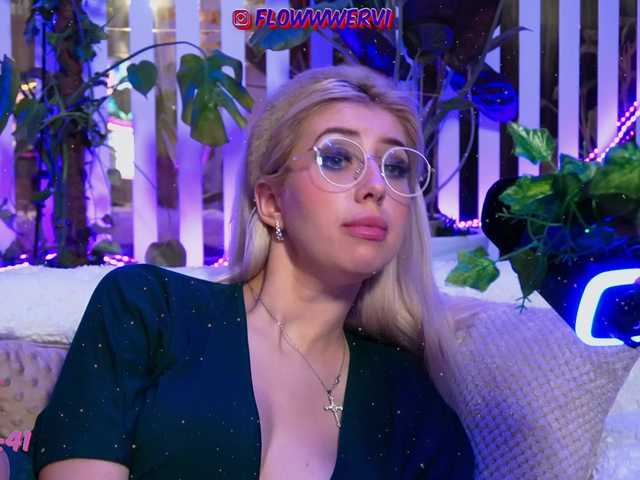 Entra en el chat con el modelo FlowwwerGirl FlowwwerGirl