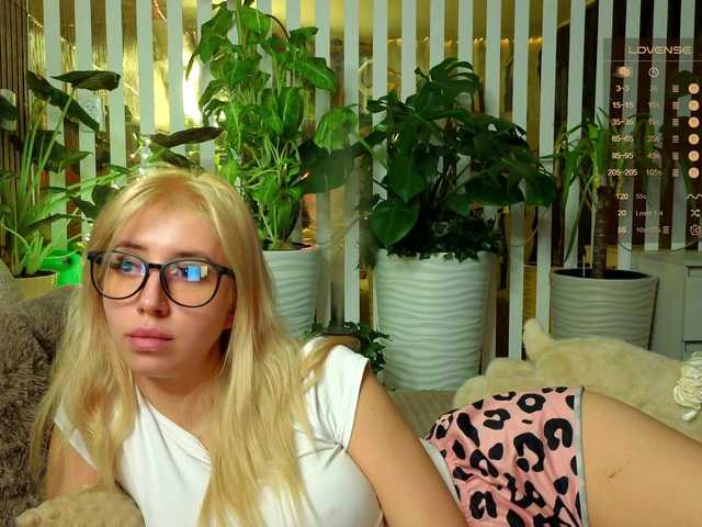 Accedi alla chat con il nickname FlowwwerGirl FlowwwerGirl