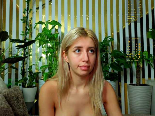 Entrez le videochat erotique avec le
modèle -Violettttta- -Violettttta-