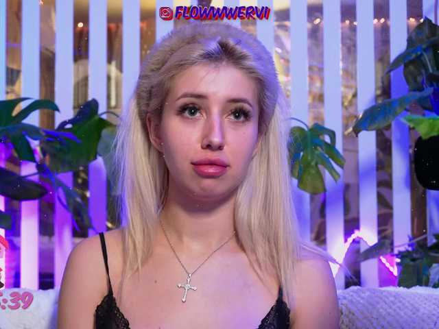 Entra en el chat con el modelo FlowwwerGirl FlowwwerGirl