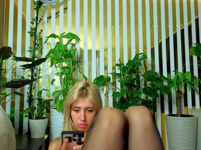 Accedi alla chat con il nickname -Violettttta- -Violettttta-