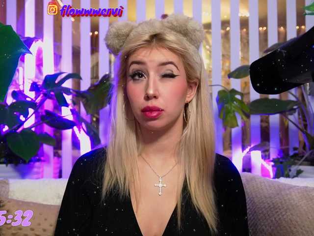 Gratis Live Sexcam mit FlowwwerGirl FlowwwerGirl