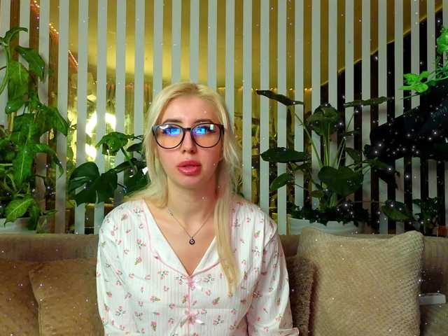 Vai a chattare su FlowwwerGirl FlowwwerGirl