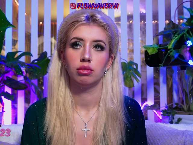 Entra en el chat con el modelo FlowwwerGirl FlowwwerGirl