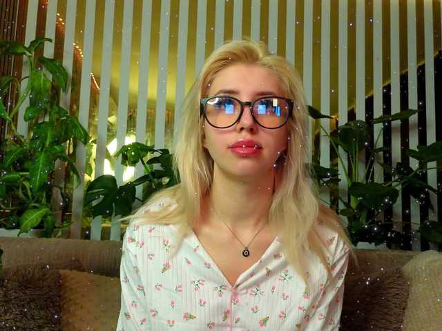 Gratis Live Sexcam mit FlowwwerGirl FlowwwerGirl