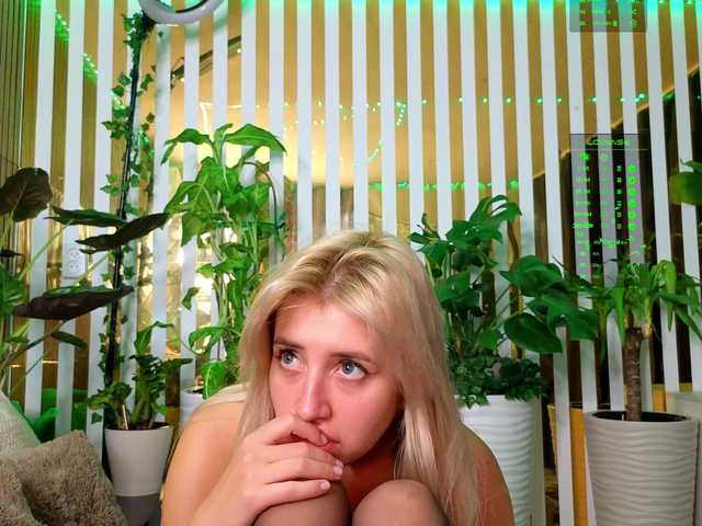 Entrez le videochat erotique avec le
modèle -Violettttta- -Violettttta-